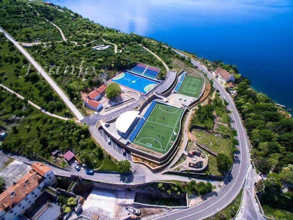 Apartman Pod Nehajem Apartman Zengg Kültér fotó