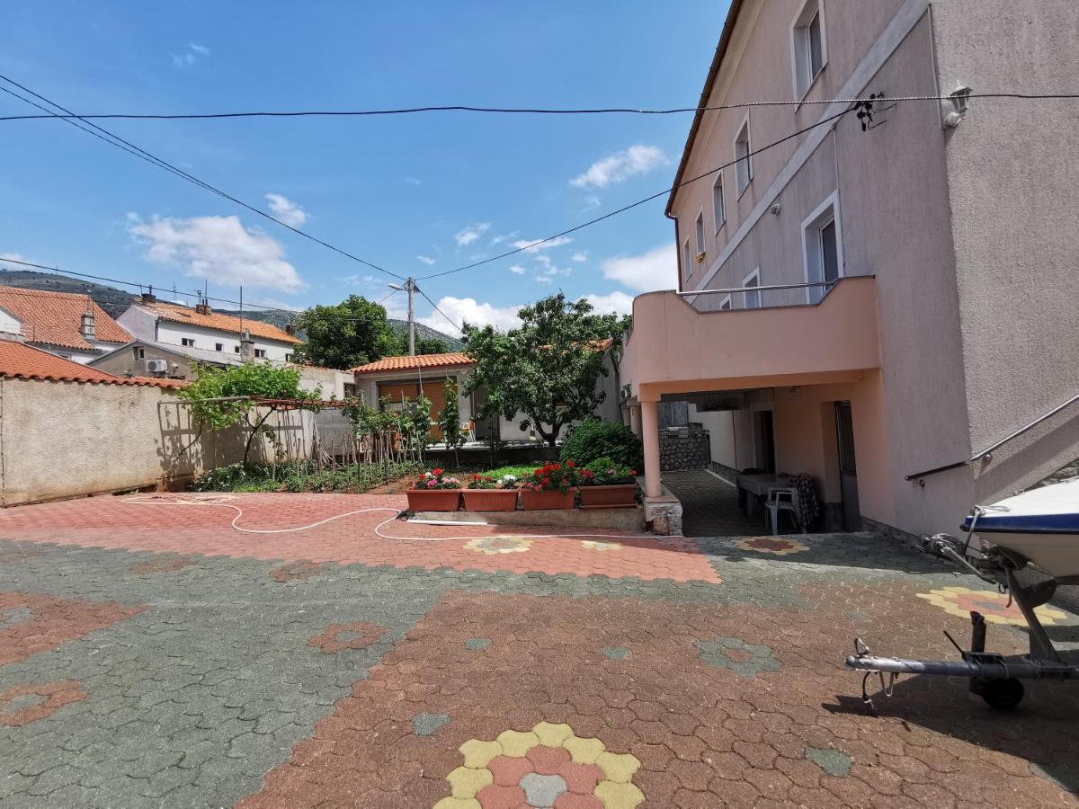 Apartman Pod Nehajem Apartman Zengg Kültér fotó