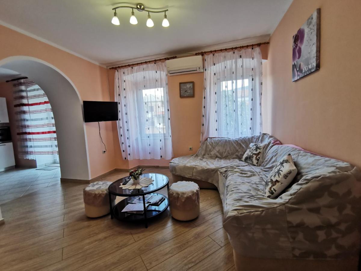 Apartman Pod Nehajem Apartman Zengg Kültér fotó