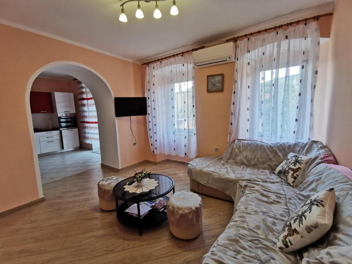 Apartman Pod Nehajem Apartman Zengg Kültér fotó