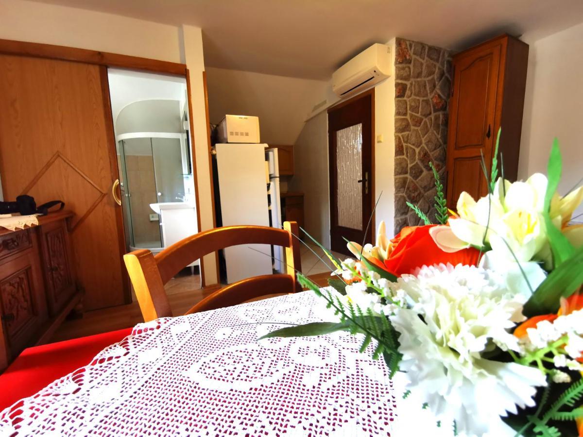 Apartman Pod Nehajem Apartman Zengg Kültér fotó