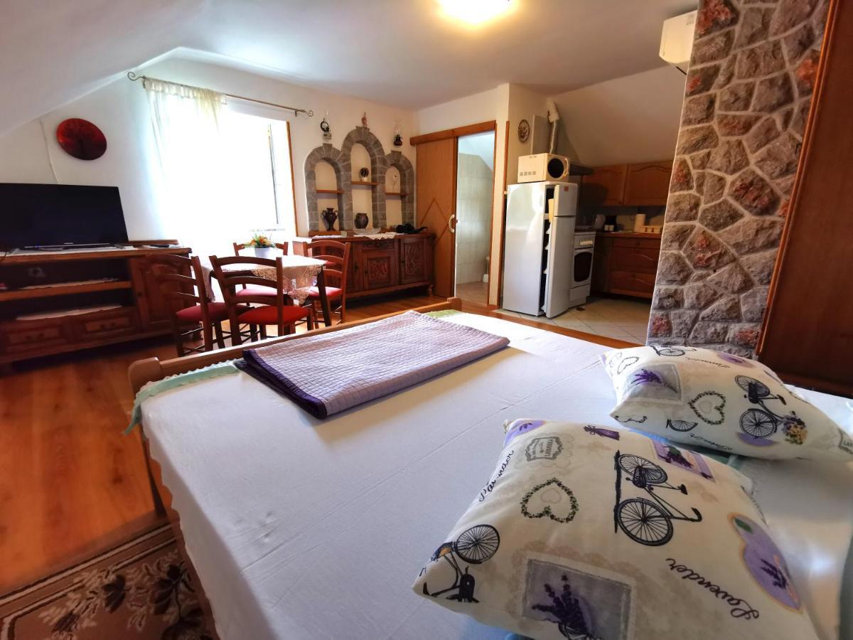 Apartman Pod Nehajem Apartman Zengg Kültér fotó