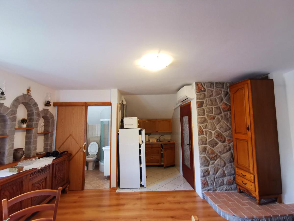 Apartman Pod Nehajem Apartman Zengg Kültér fotó