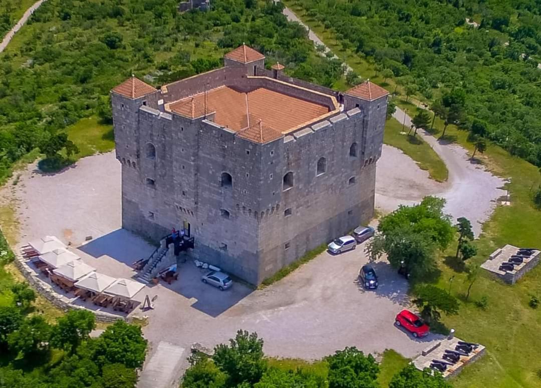 Apartman Pod Nehajem Apartman Zengg Kültér fotó