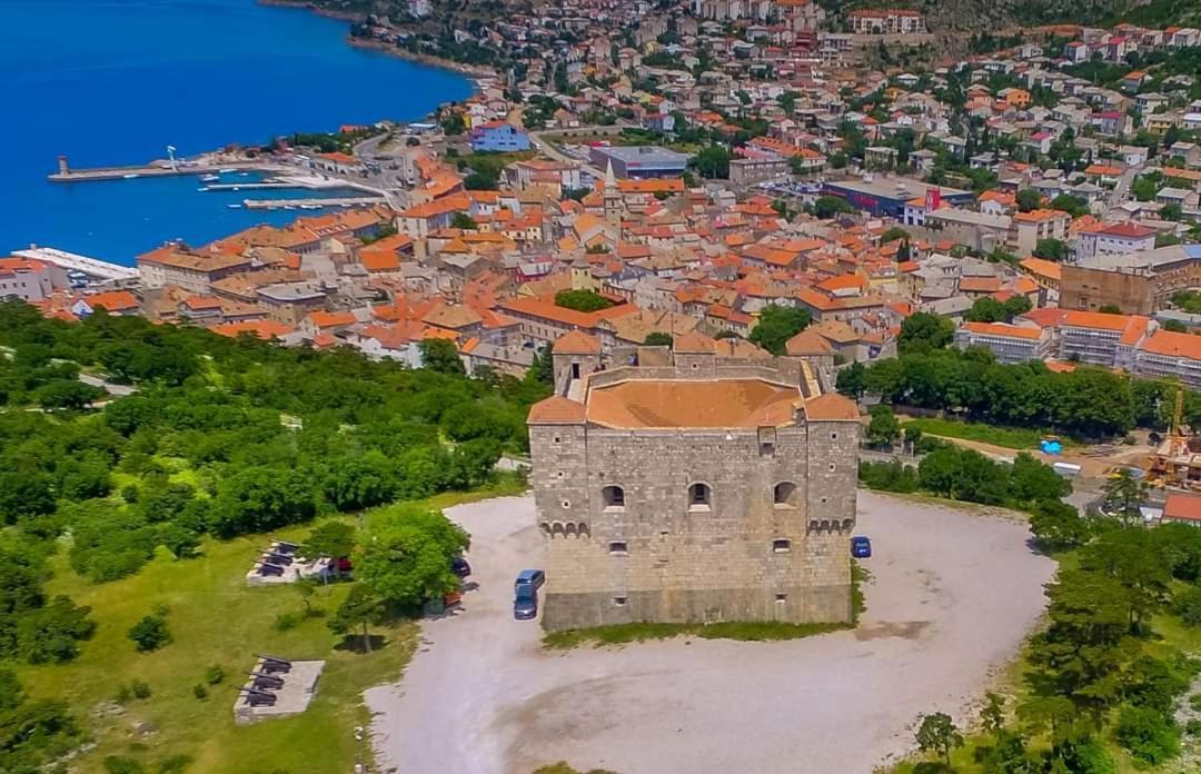 Apartman Pod Nehajem Apartman Zengg Kültér fotó